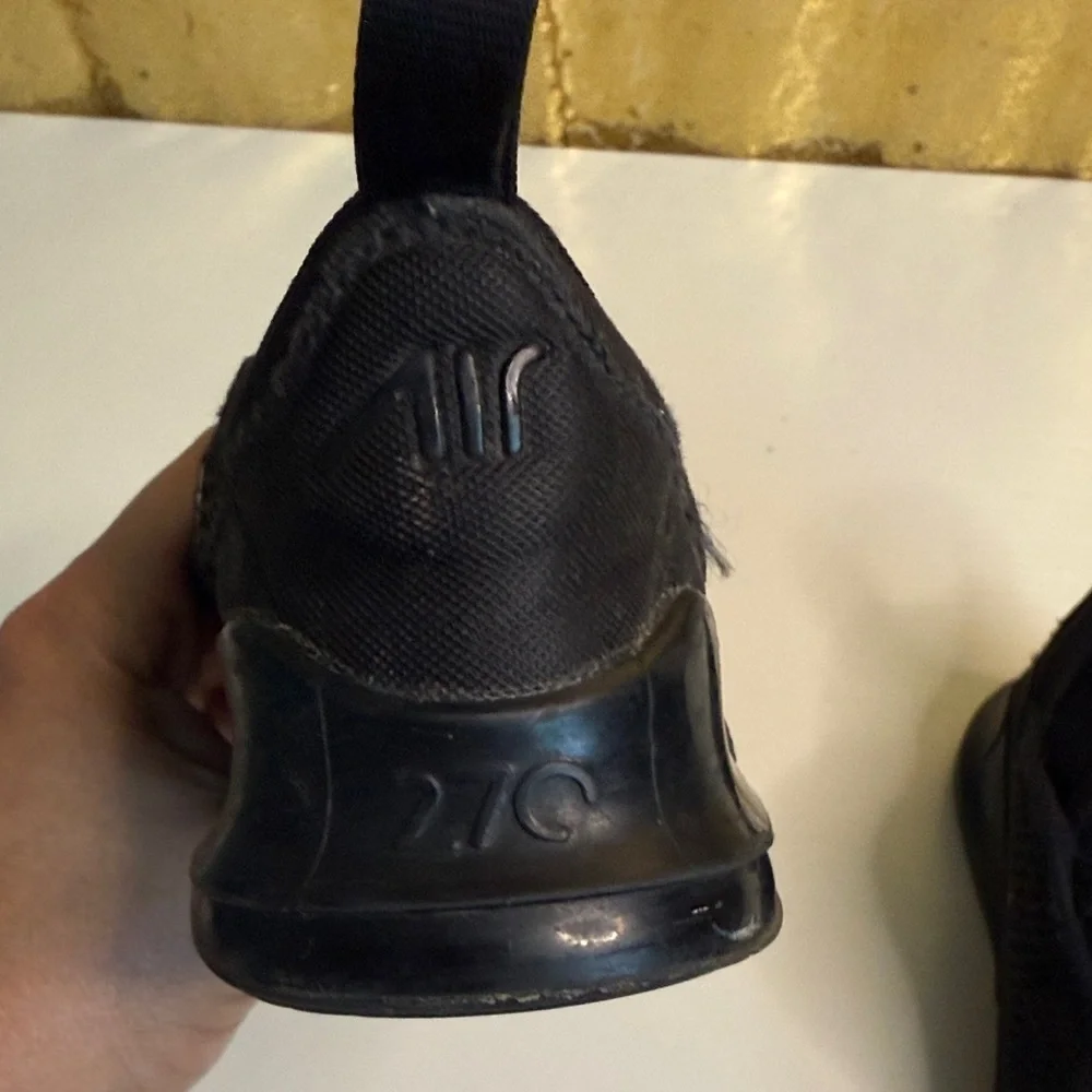Toddler’s Nike Air Max 270 sneakers in black